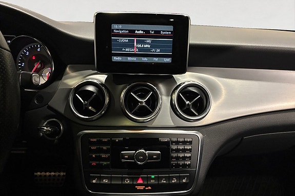Mercedes-Benz GLA220 12 of 17