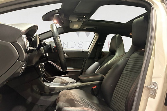 Mercedes-Benz GLA220 3 of 5