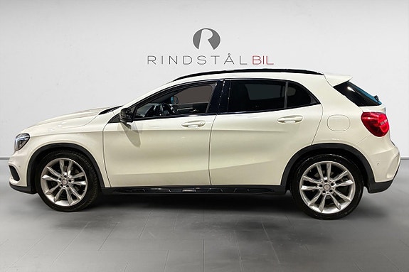 Mercedes-Benz GLA220 4 of 5