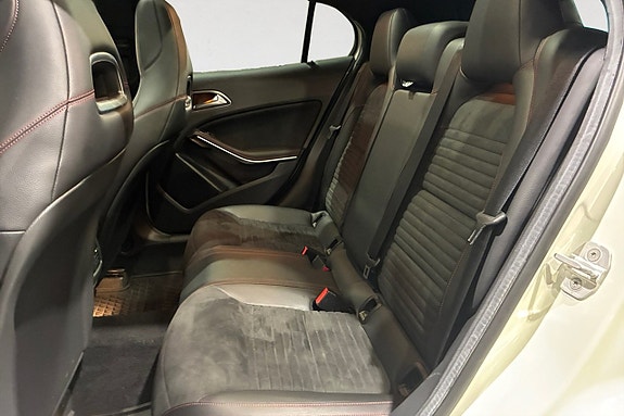 Mercedes-Benz GLA220 14 of 17