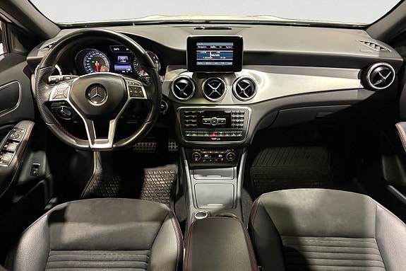 Mercedes-Benz GLA220 11 of 17