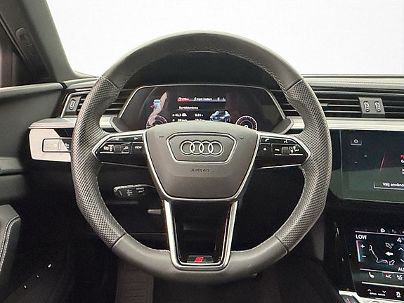 Audi Q8 18 of 30