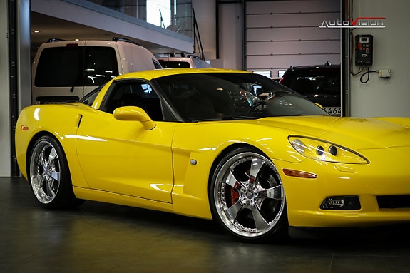 Chevrolet Corvette 3 of 5