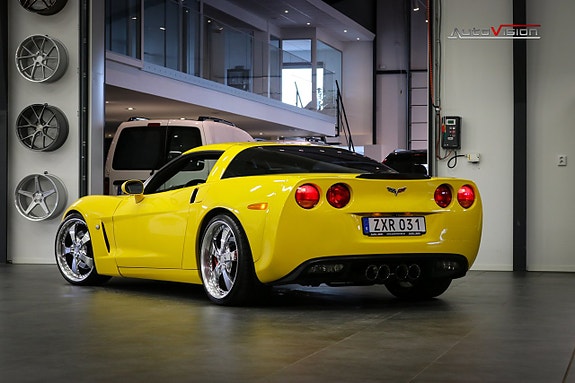 Chevrolet Corvette 2 of 5