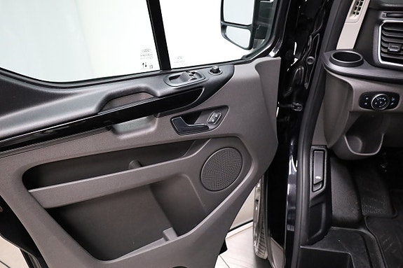Ford Transit Custom 11 of 30