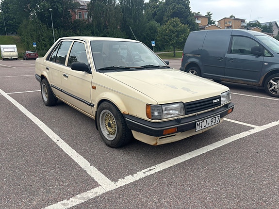 Mazda 323 2 of 5