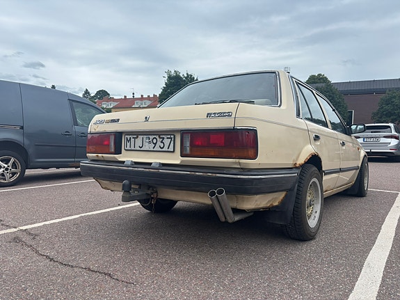 Mazda 323 4 of 5