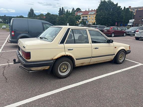 Mazda 323 3 of 5