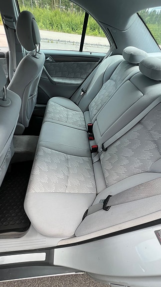 Mercedes-Benz C200 3 of 5
