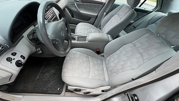 Mercedes-Benz C200 5 of 5