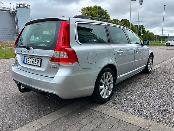 Volvo V70 2 of 5