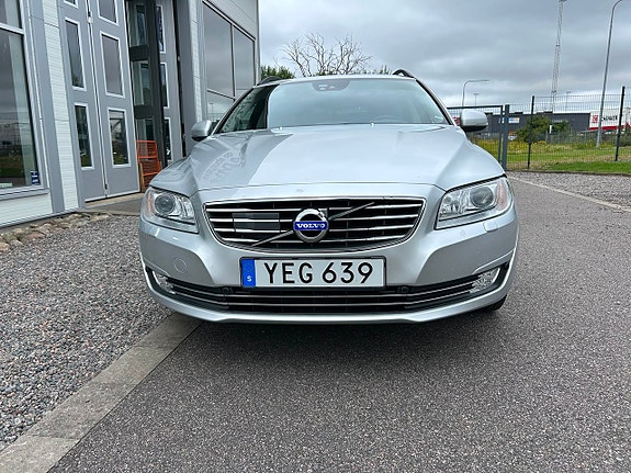 Volvo V70 4 of 5
