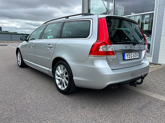 Volvo V70 3 of 5
