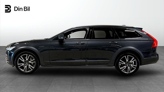 Volvo V90 Cross Country 2 of 5