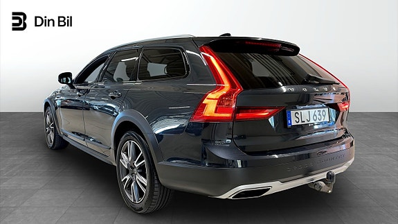 Volvo V90 Cross Country 3 of 5