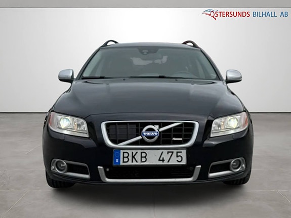 Volvo V70 2 of 5