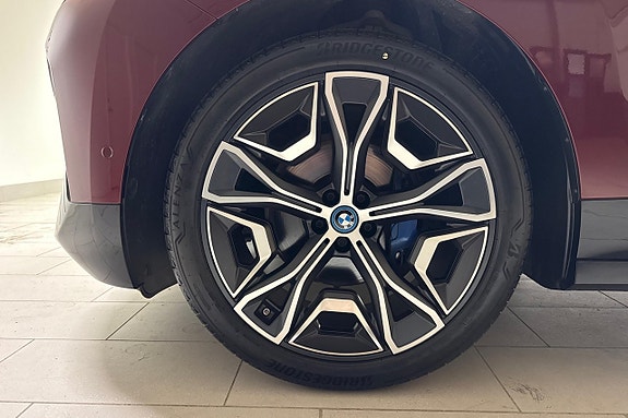 BMW iX 18 of 19