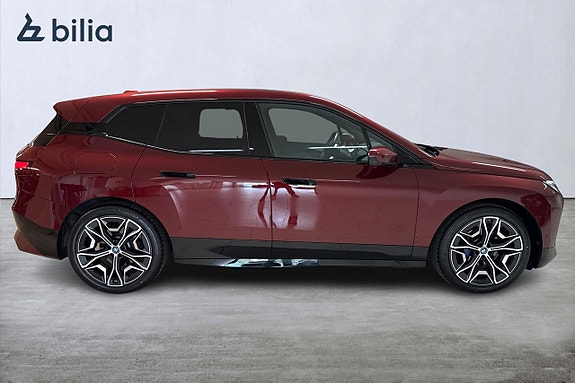 BMW iX 8 of 19