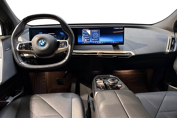 BMW iX 11 of 19