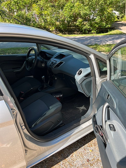 Ford Fiesta 7 of 9