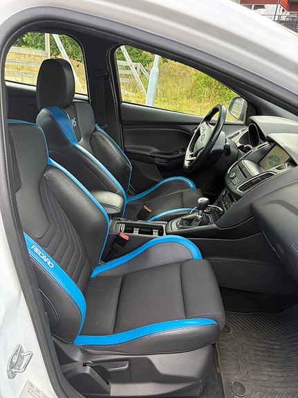 Ford Focus 8 of 15