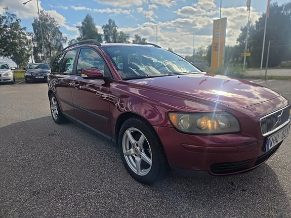 Volvo V50 2 of 5