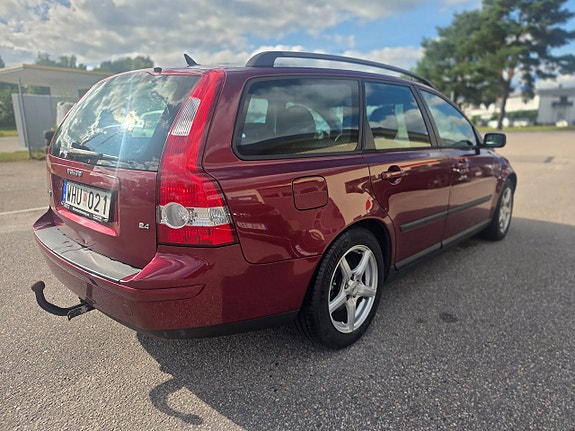 Volvo V50 3 of 5