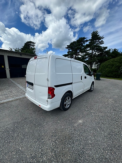 Nissan NV200 3 of 5
