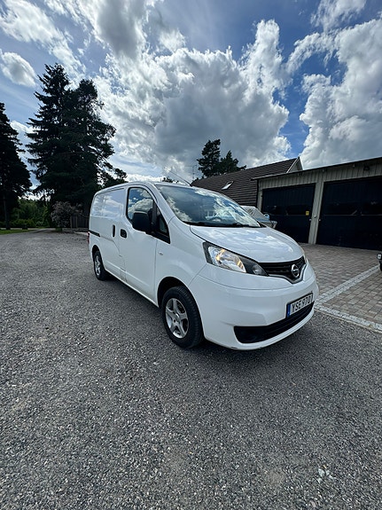 Nissan NV200 2 of 5