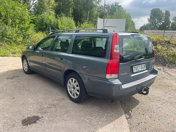 Volvo V70 4 of 6