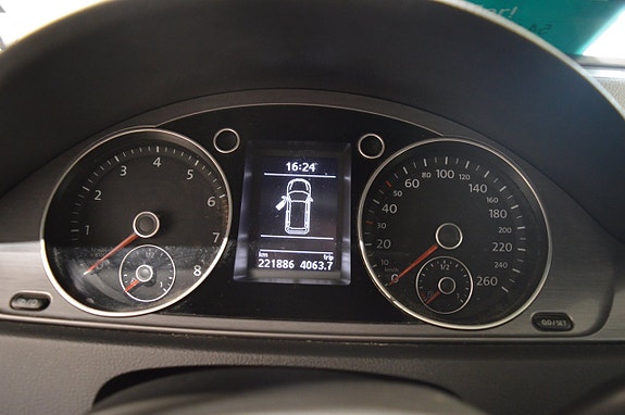 Volkswagen Passat 4 of 10