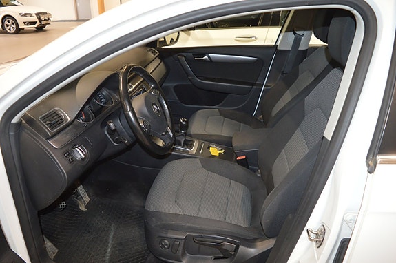 Volkswagen Passat 3 of 10