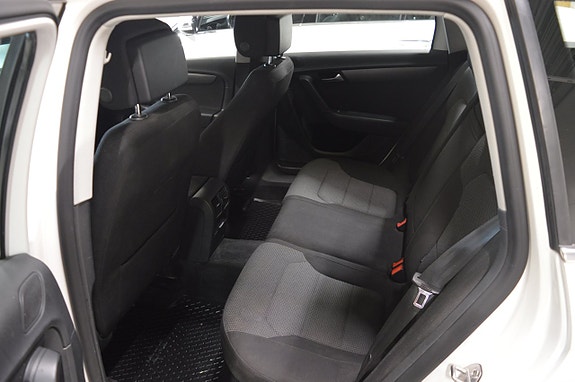 Volkswagen Passat 6 of 10