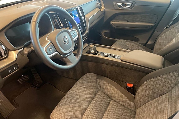 Volvo XC60 14 of 25