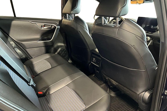 Toyota RAV4 9 of 21