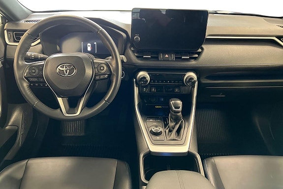 Toyota RAV4 10 of 21
