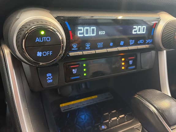 Toyota RAV4 17 of 27