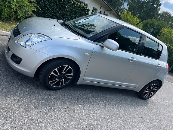 Suzuki Swift 2 of 5