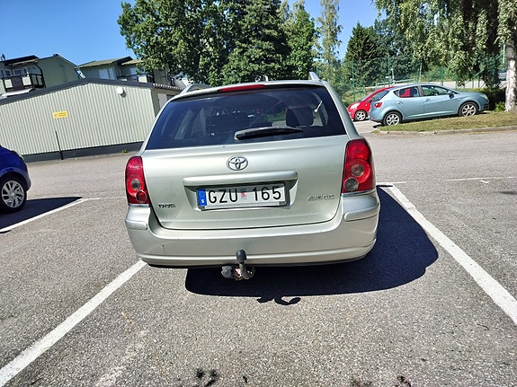 Toyota Avensis 4 of 5