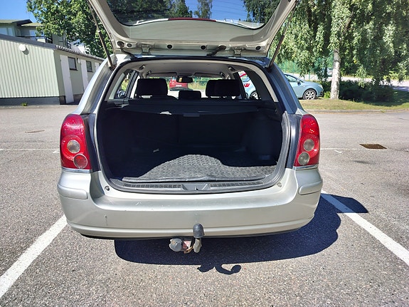 Toyota Avensis 5 of 5