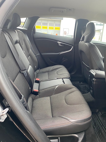 Volvo V40 Cross Country 7 of 17