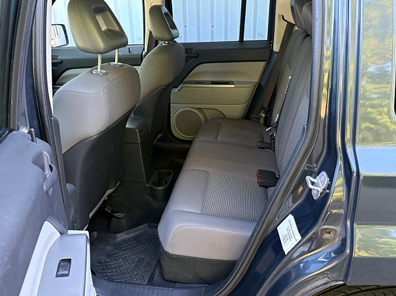 Jeep Patriot 10 of 16