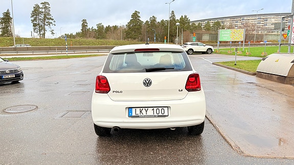 Volkswagen Polo 2 of 5
