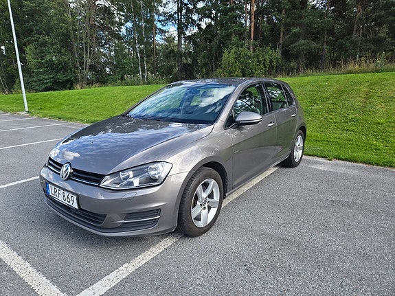 Volkswagen Golf VII 2 of 5