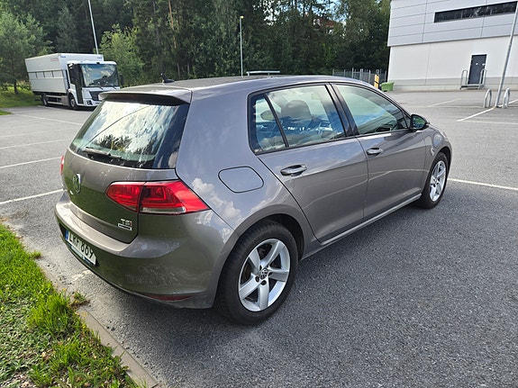 Volkswagen Golf VII 3 of 6