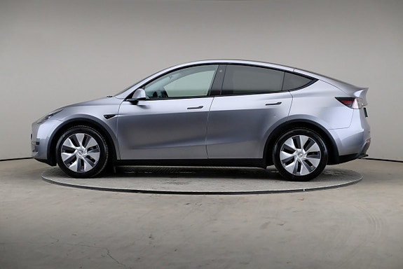 Tesla Model Y 4 of 5
