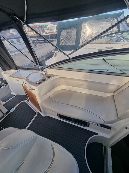 Larson 274 Cabrio Familjecruiser med stora uppdateringar 8 of 14