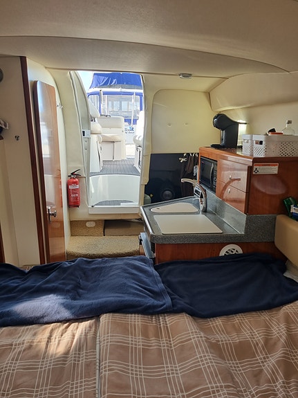 Larson 274 Cabrio Familjecruiser med stora uppdateringar 9 of 14