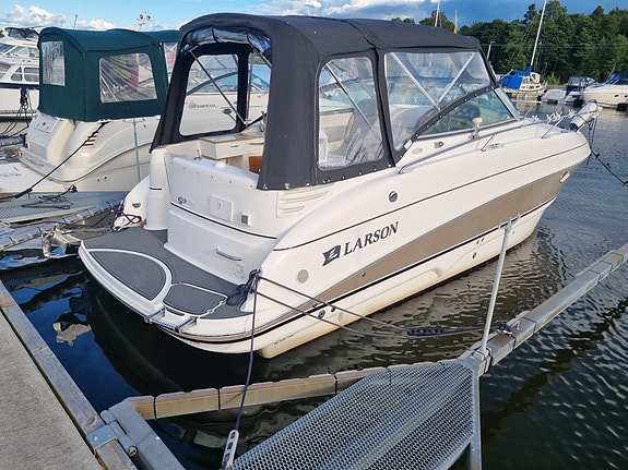 Larson 274 Cabrio Familjecruiser med stora uppdateringar 2 of 5