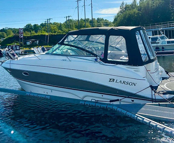 Larson 274 Cabrio Familjecruiser med stora uppdateringar 13 of 14